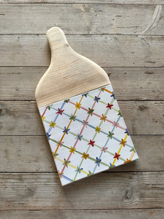 Tabla Ibiza .Tabla de cerámica con motivos en varios colores , para servir alimentos