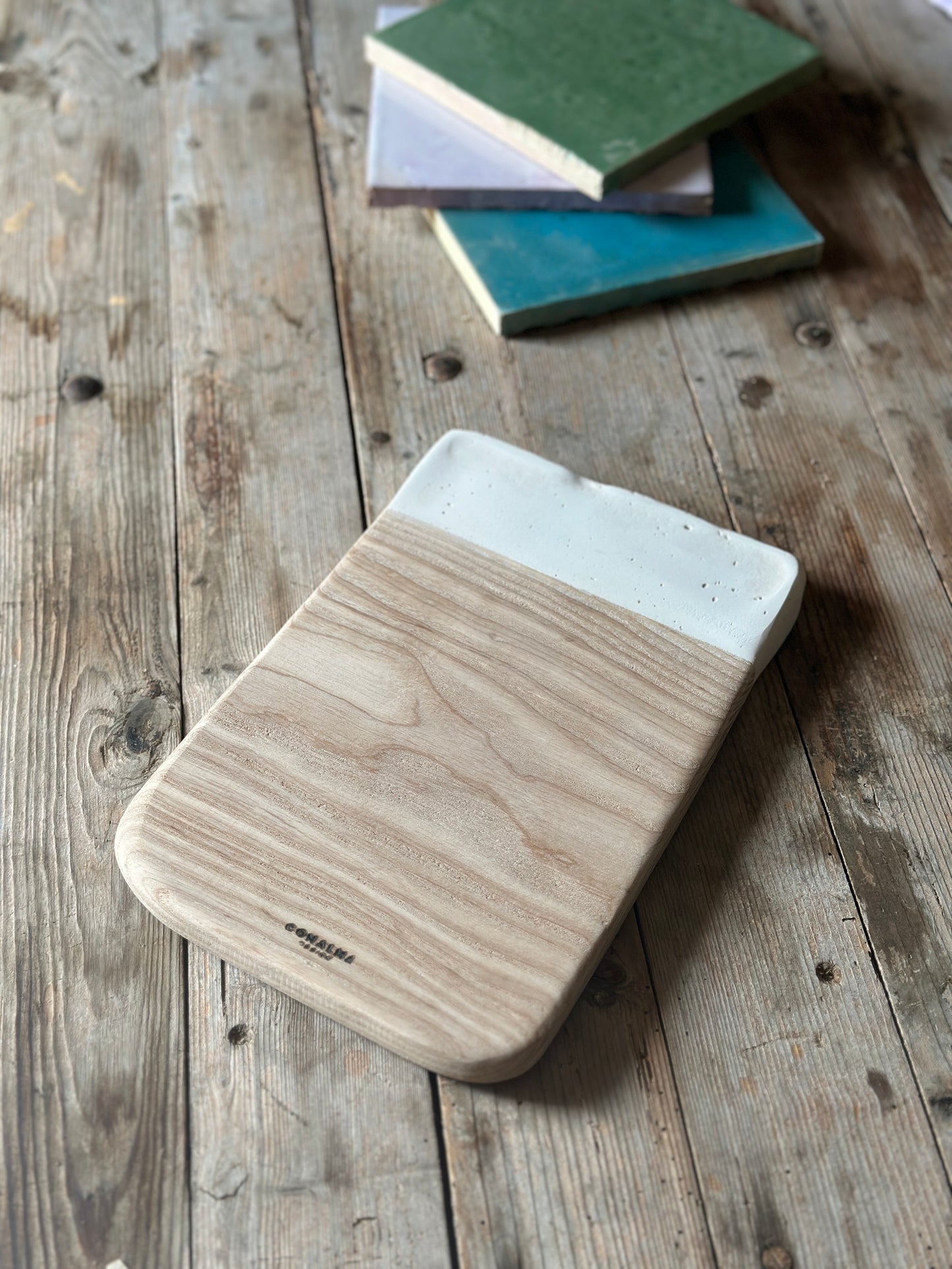 Tabla “ Rosemary” tabla de baldosa y madera para servir alimentos