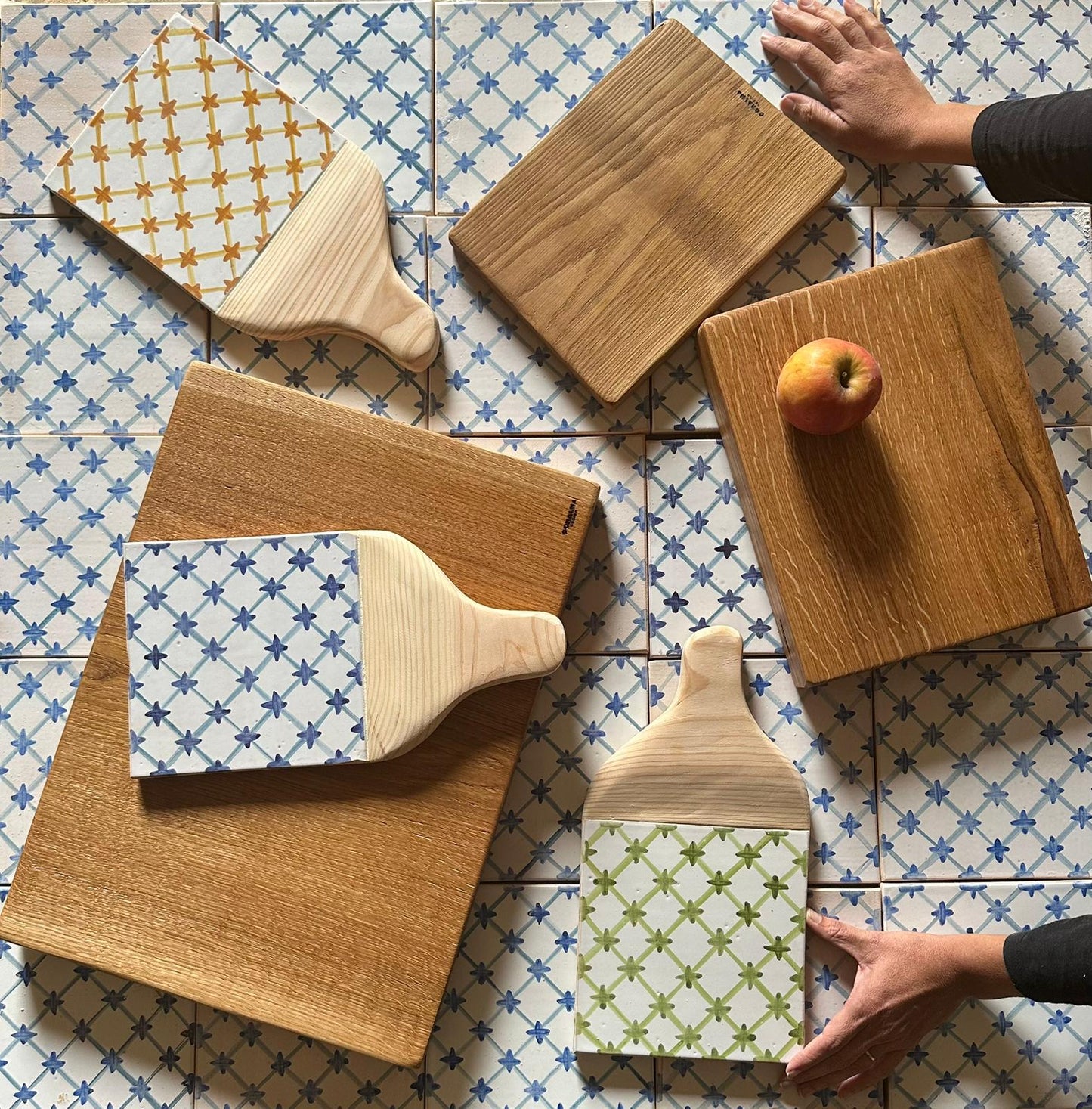 “Pack Cocina” Variedad de tablas de corte y tablas de cerámica para servir